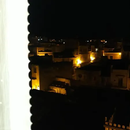 לינה וארוחת בוקר Antares קומיסו